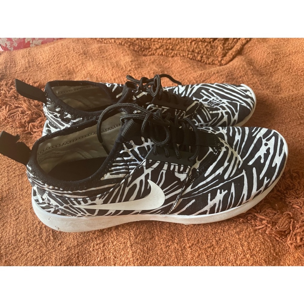 Womens Nike sneakers